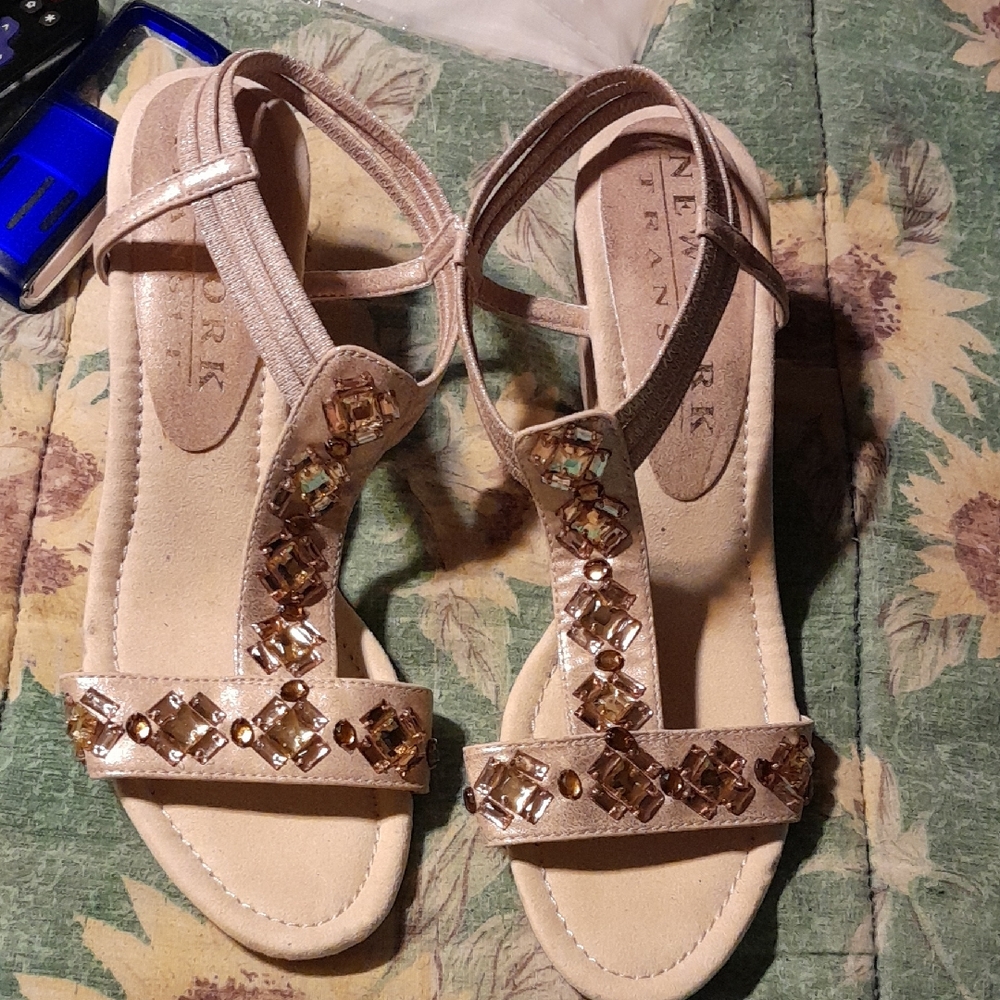 Women's New York Transit Gold Jeweled Sandals New Size 9 1/2 M